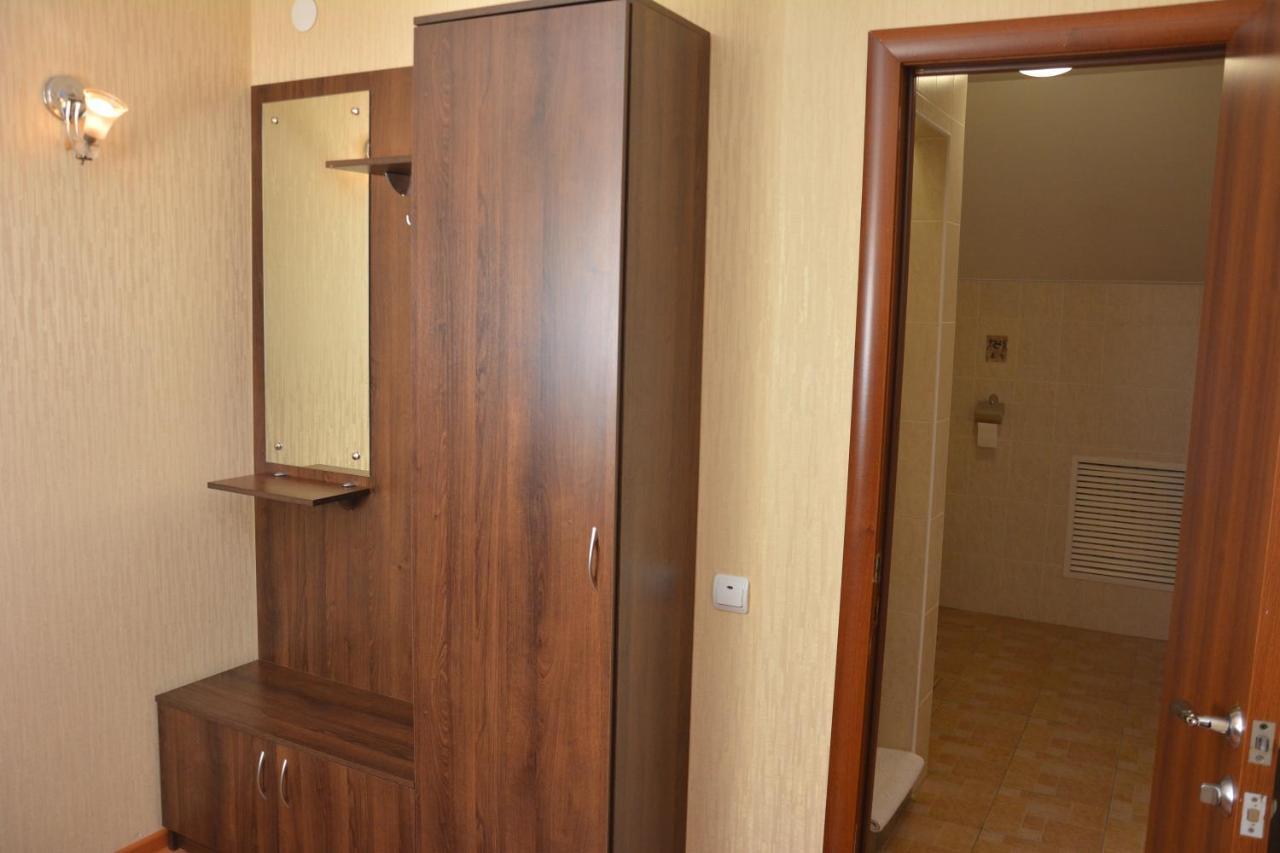 Tropicana Inn Уралск Екстериор снимка
