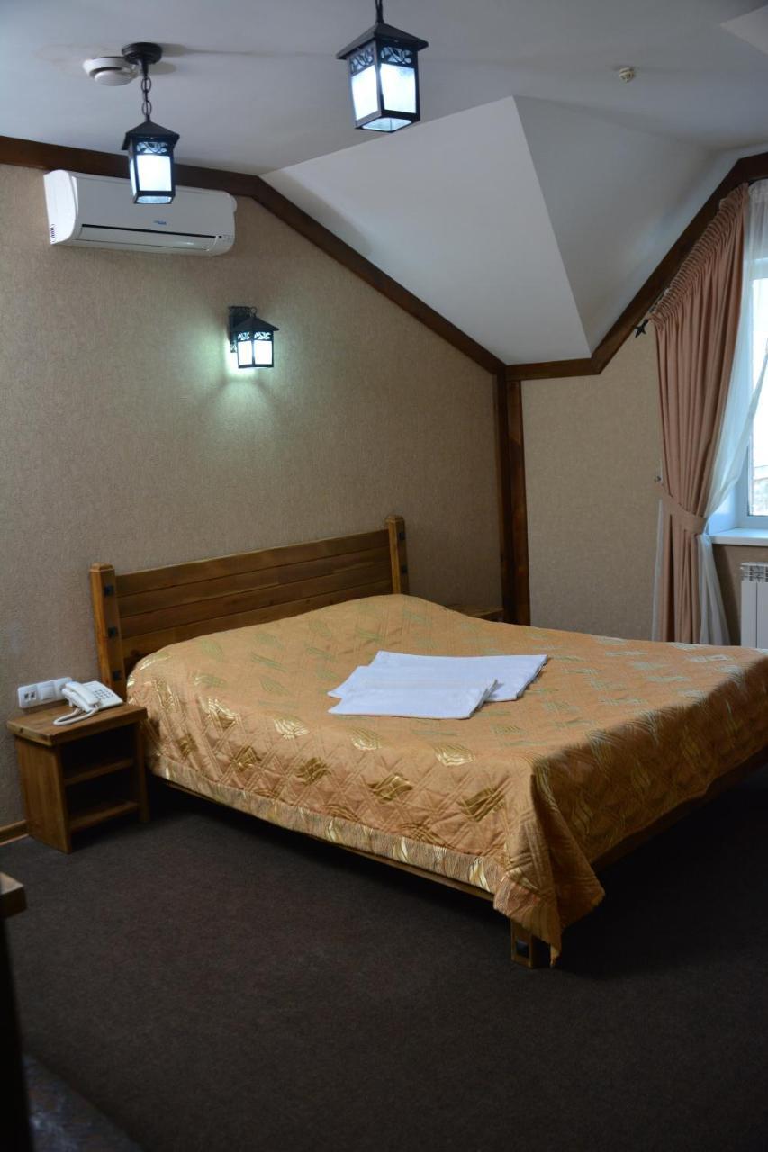 Tropicana Inn Уралск Екстериор снимка