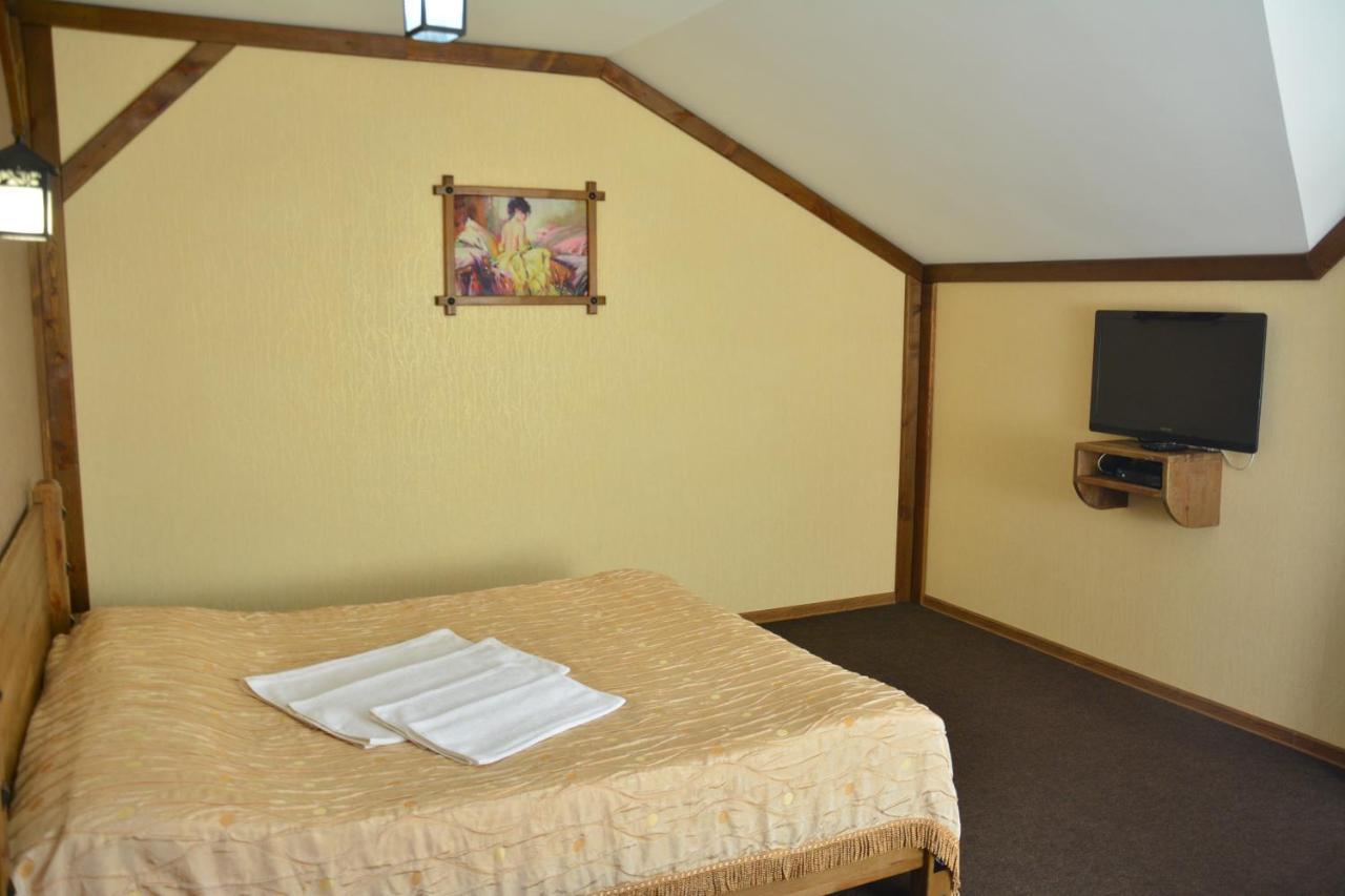 Tropicana Inn Уралск Екстериор снимка