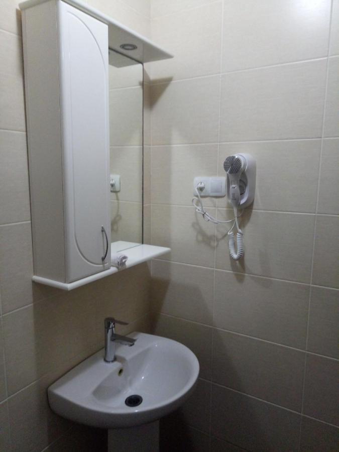 Tropicana Inn Уралск Екстериор снимка