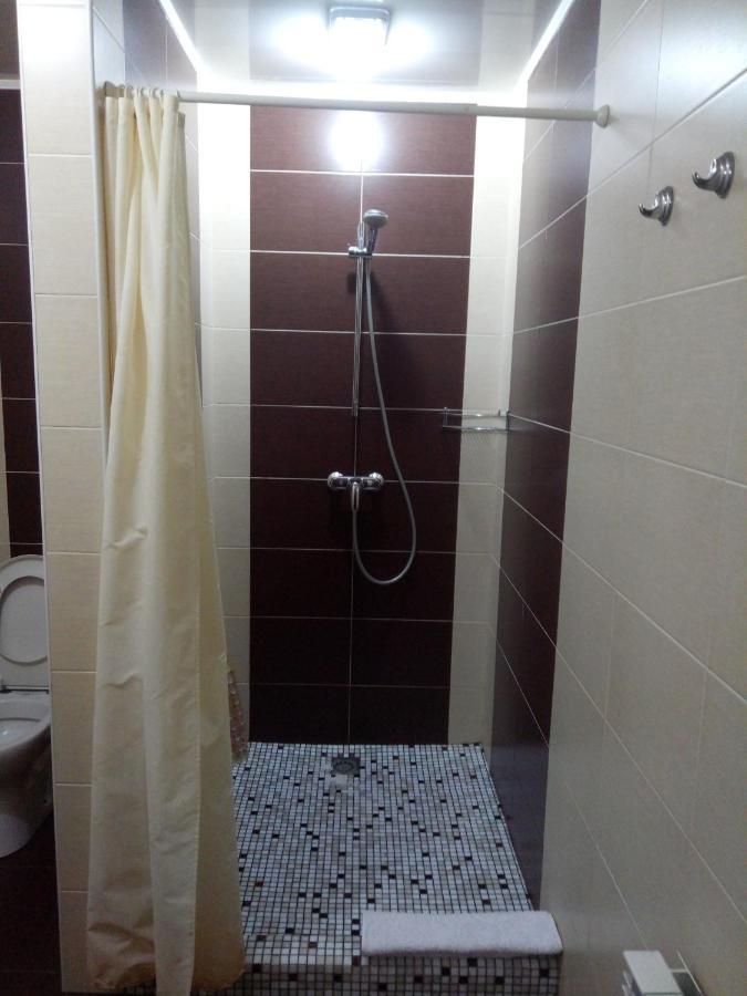 Tropicana Inn Уралск Екстериор снимка